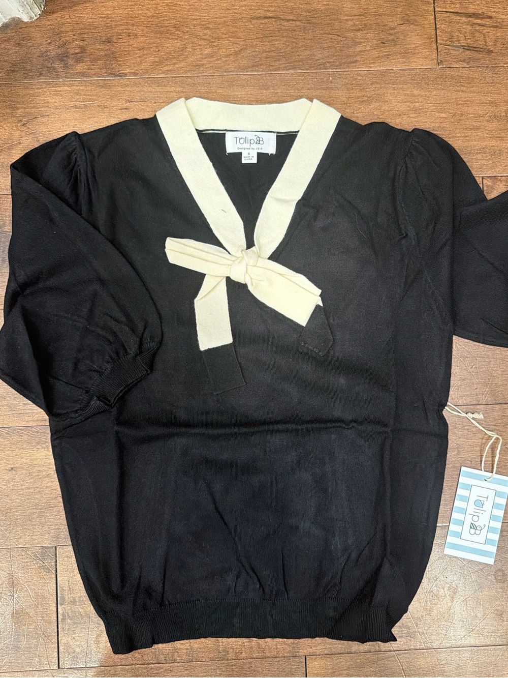 Tolip Black V-Neck Sweater with Cream Tie Collar